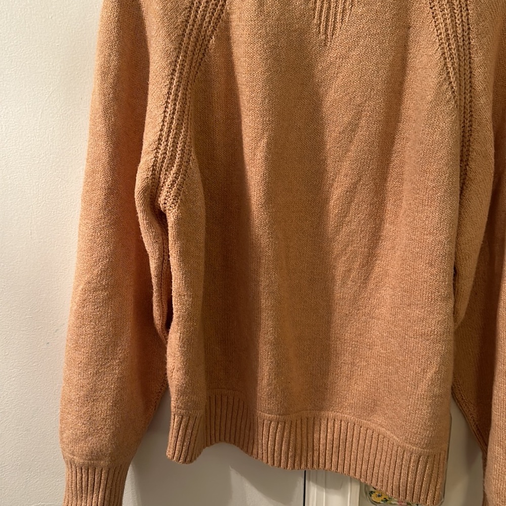 Tan sweater - Picture 4 of 5